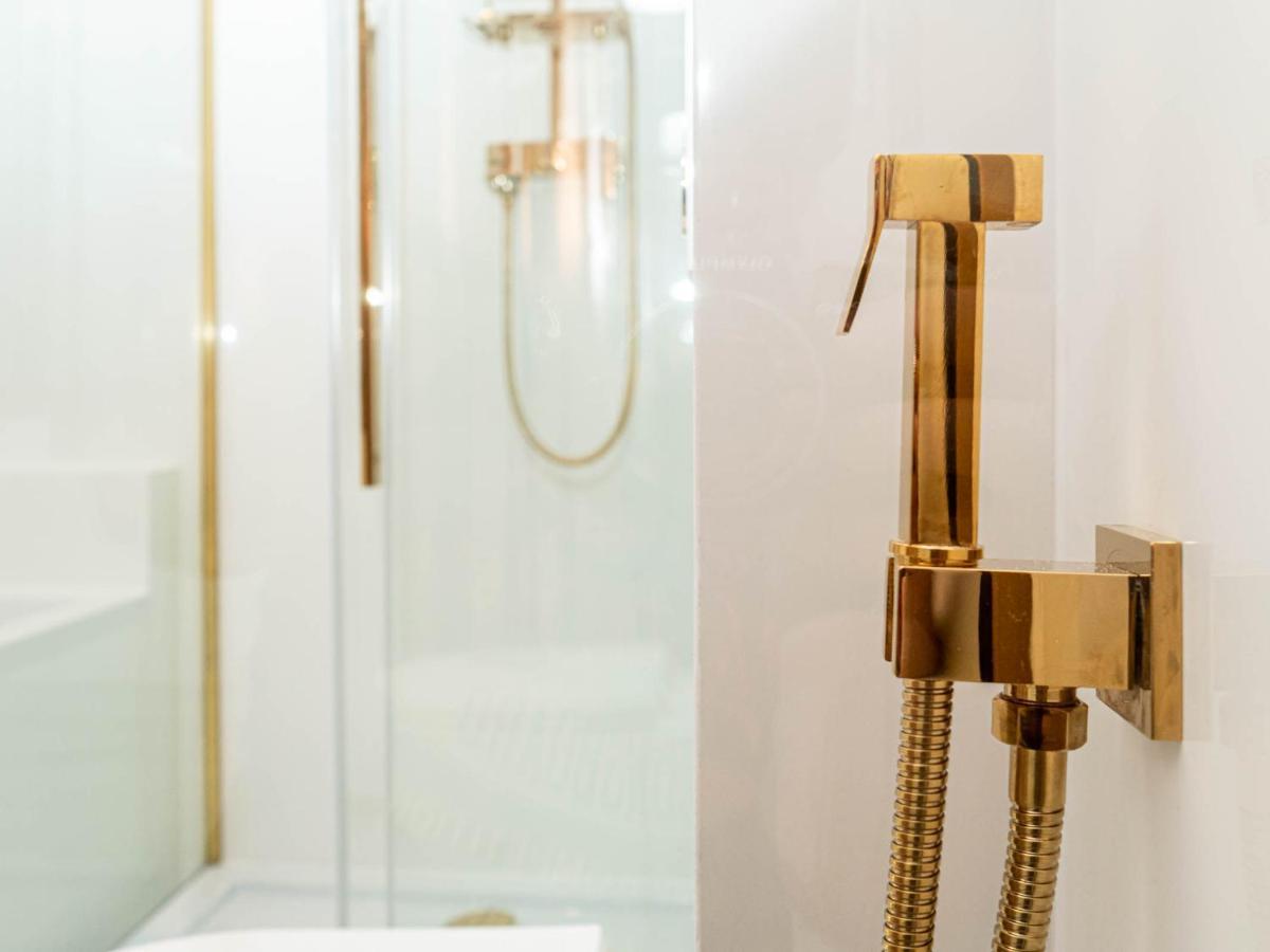 Apartament Gold Aleja Nmp 8 - Free Parking Czestochowa Ngoại thất bức ảnh
