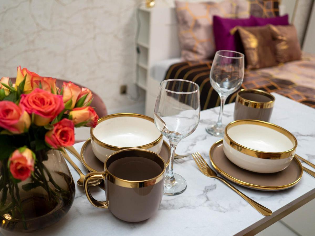 Apartament Gold Aleja Nmp 8 - Free Parking Czestochowa Ngoại thất bức ảnh