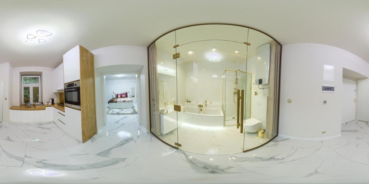 Apartament Gold Aleja Nmp 8 - Free Parking Czestochowa Ngoại thất bức ảnh
