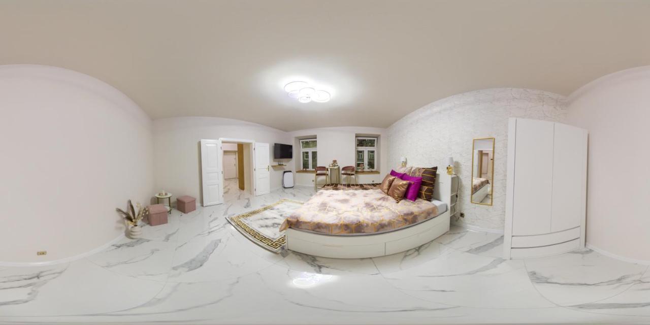 Apartament Gold Aleja Nmp 8 - Free Parking Czestochowa Ngoại thất bức ảnh